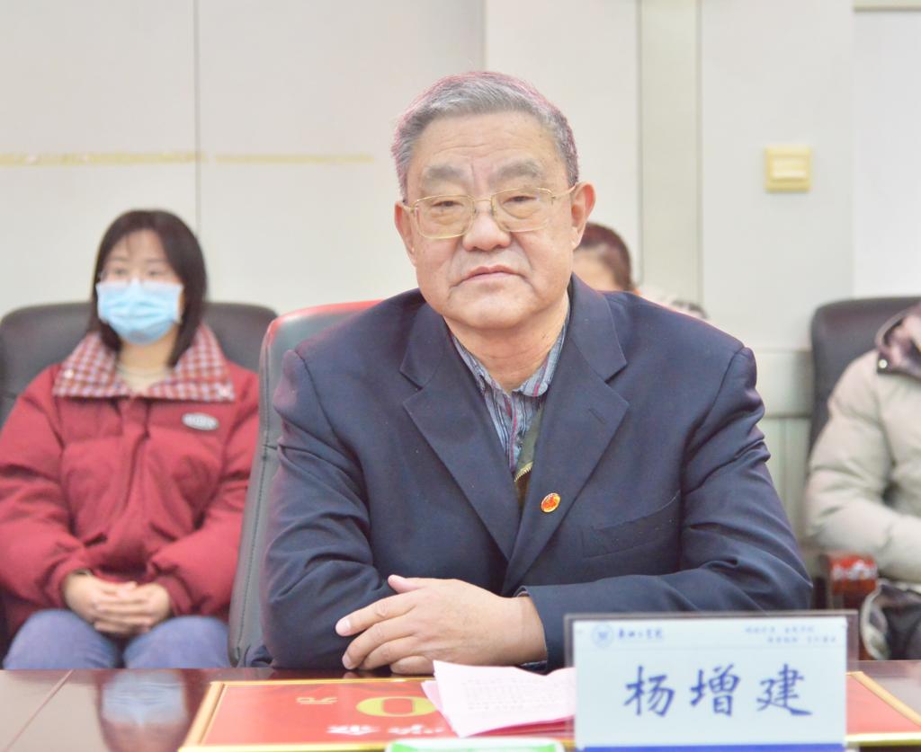 http://www.ayit.edu.cn/__local/4/75/2E/9351A5B286EBC32F457BDF27CED_8B75D2E4_1139C.jpg