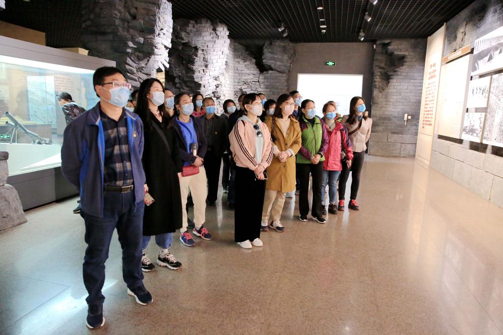 http://www.ayit.edu.cn/__local/C/AB/43/ADEADB2E2B9A4369CBD095873F9_7DA0638A_1AD0E.jpg